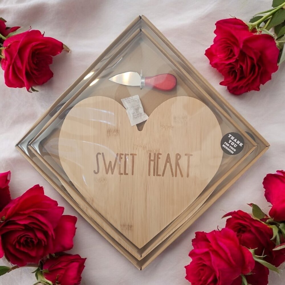 Bamboo Cheeseboard Spreader Food Safe (Sweet Heart)
